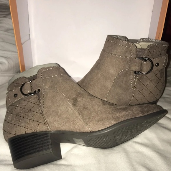 never worn brown booties - Picture 2 of 3